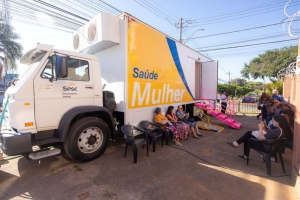 Campanha Outubro Rosa do Sesc DF leva atendimentos gratuitos à Praça do Relógio