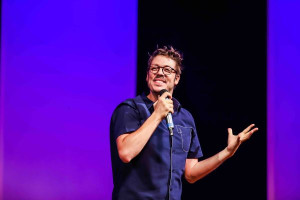 Fábio Porchat retorna a Brasília com o espetáculo “Histórias do Porchat”