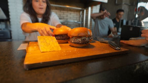Festival Carne e Queijos Brasileiros traz colab entre Ricco Burger e Teta Cheese Bar Festival Carne e Queijos Brasileiros traz colab entre Ricco Burger e Teta Cheese Bar