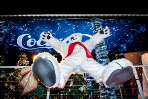 Boulevard Shopping Brasília recebe a Caravana de Natal da Coca-Cola em noite especial