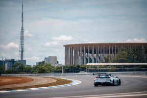 Felipe Fraga lidera treinos livres da BRB Stock Car no retorno a Brasília