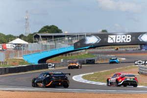 Rafa Martins vence primeira corrida no retorno da Stock Light a Brasília. Decisão do título fica para domingo